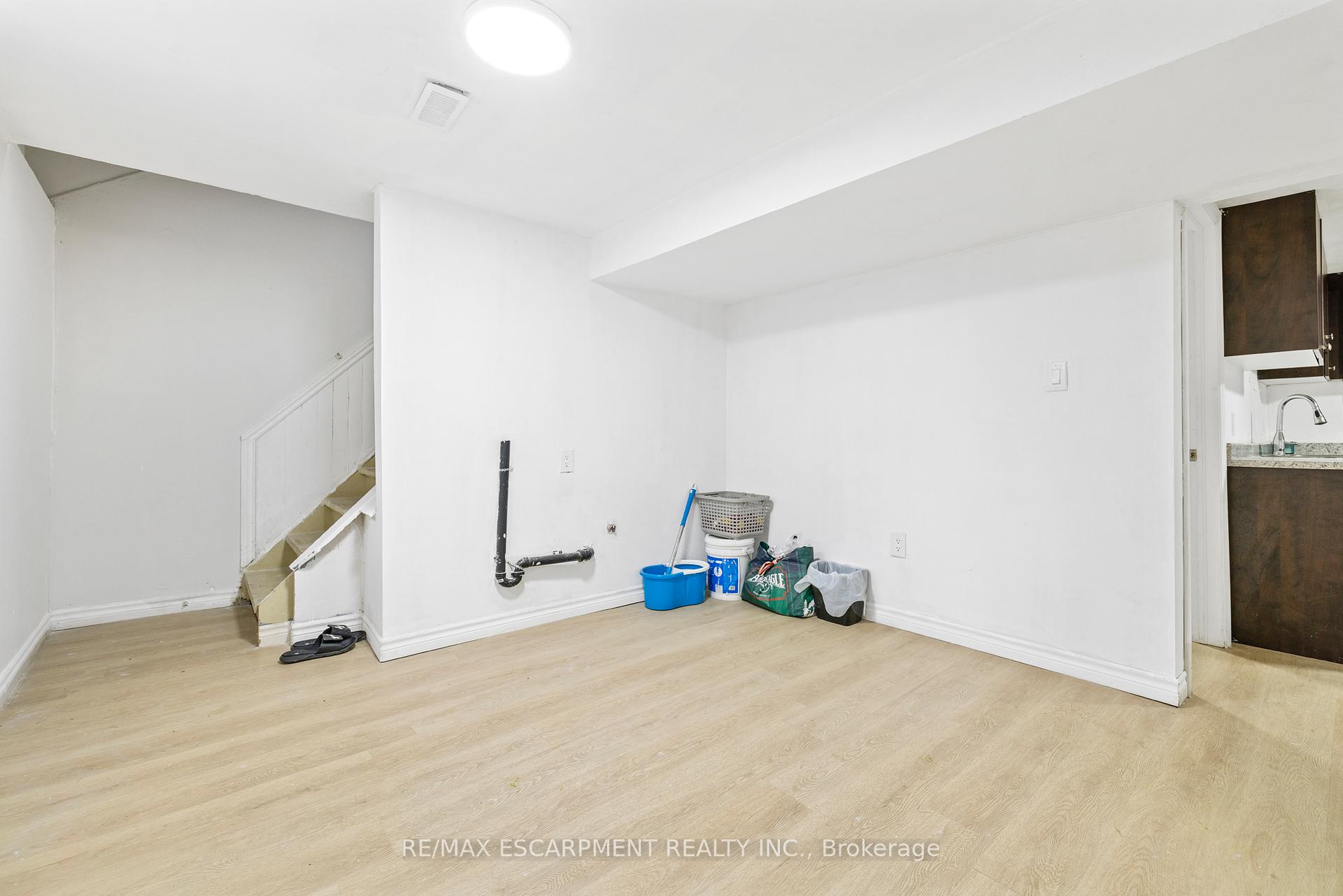 Photo 25 of 19 Winthrop Place, Hamilton, Stoney Creek — HOMEH