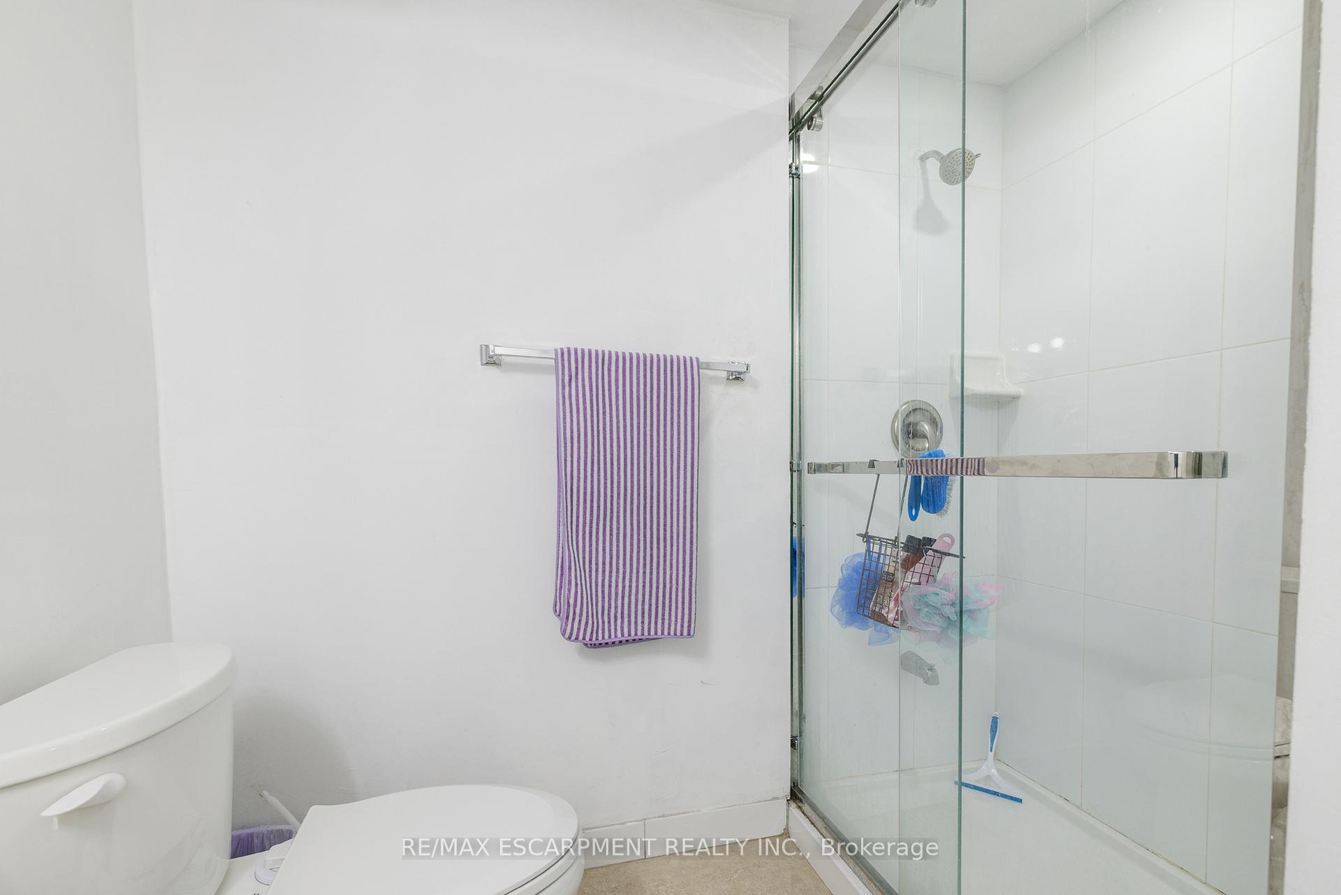 Photo 28 of 19 Winthrop Place, Hamilton, Stoney Creek — HOMEH