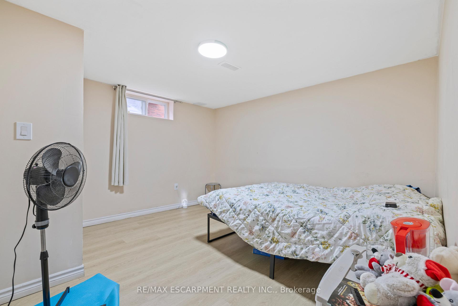 Photo 29 of 19 Winthrop Place, Hamilton, Stoney Creek — HOMEH