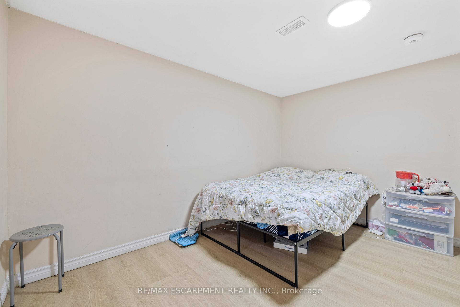 Photo 30 of 19 Winthrop Place, Hamilton, Stoney Creek — HOMEH