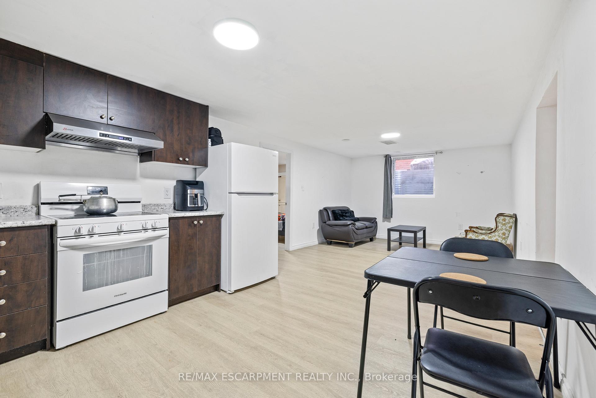 Photo 32 of 19 Winthrop Place, Hamilton, Stoney Creek — HOMEH