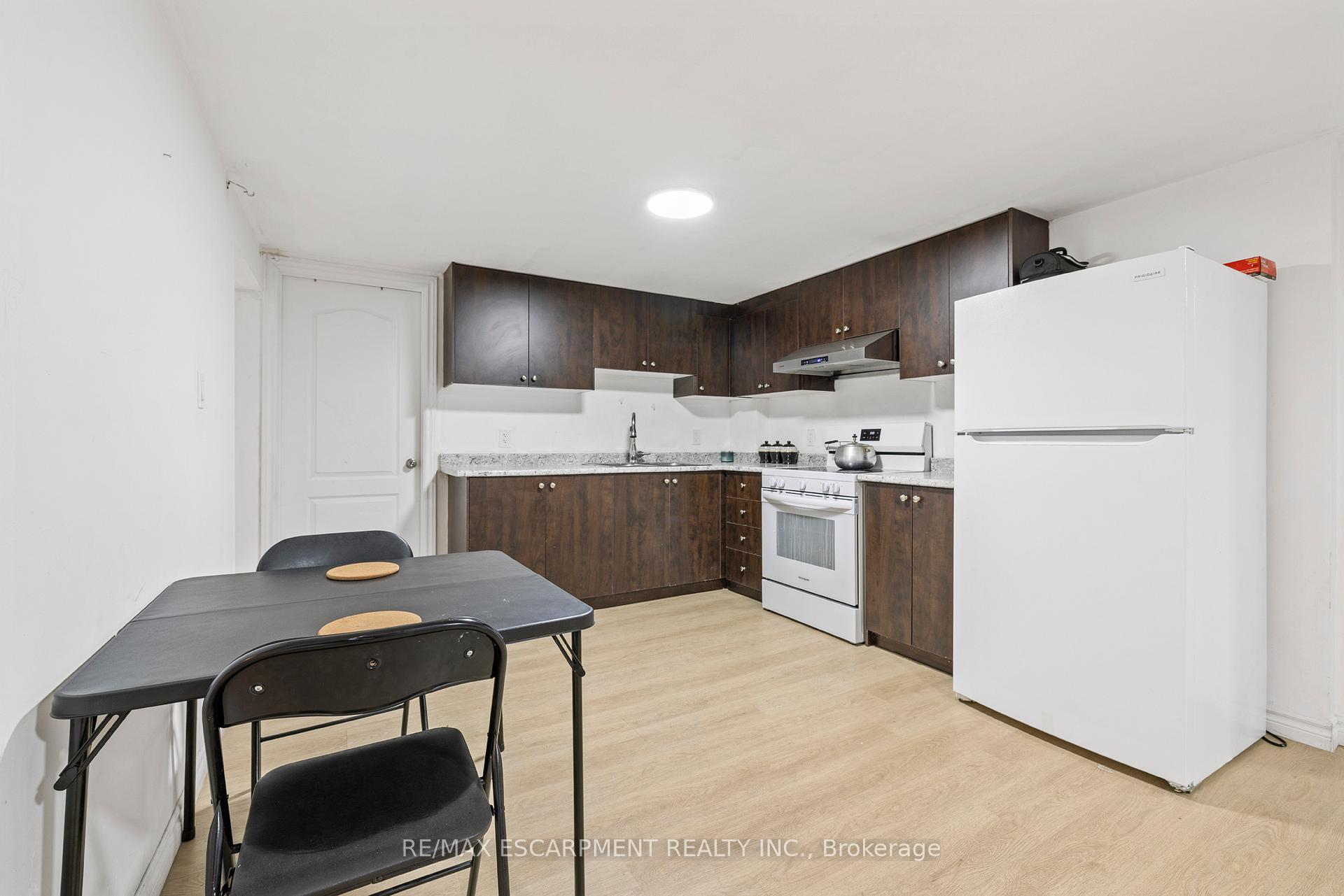 Photo 33 of 19 Winthrop Place, Hamilton, Stoney Creek — HOMEH
