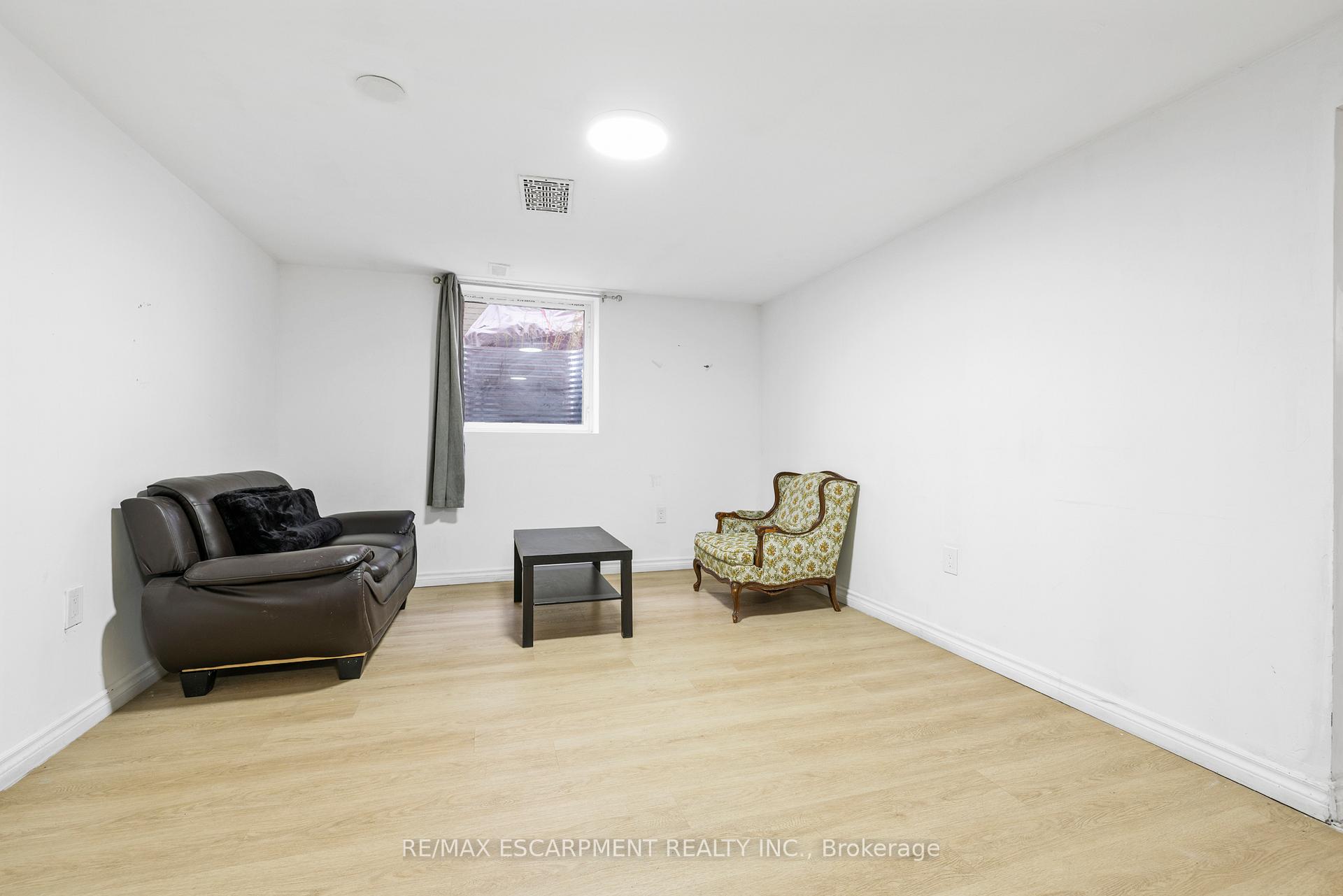 Photo 37 of 19 Winthrop Place, Hamilton, Stoney Creek — HOMEH