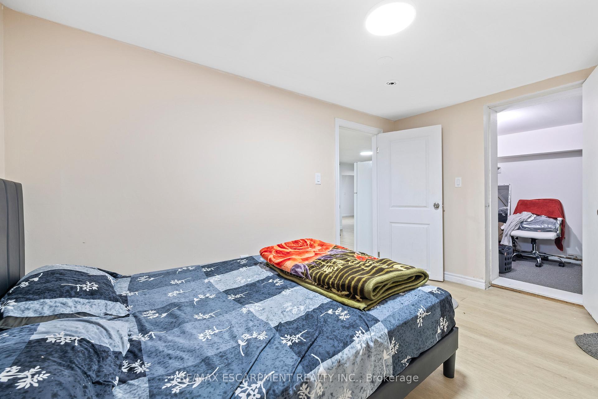 Photo 39 of 19 Winthrop Place, Hamilton, Stoney Creek — HOMEH
