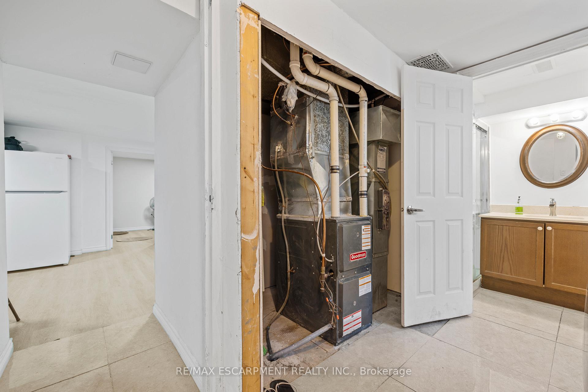Photo 41 of 19 Winthrop Place, Hamilton, Stoney Creek — HOMEH