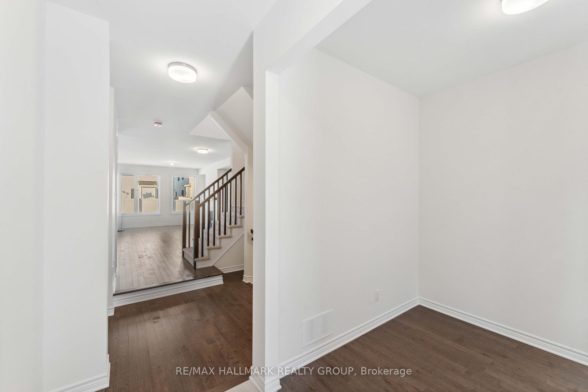 Photo 2 of 848 Snap Hook Crescent W, Ottawa, Barrhaven - Half Moon Bay — HOMEH
