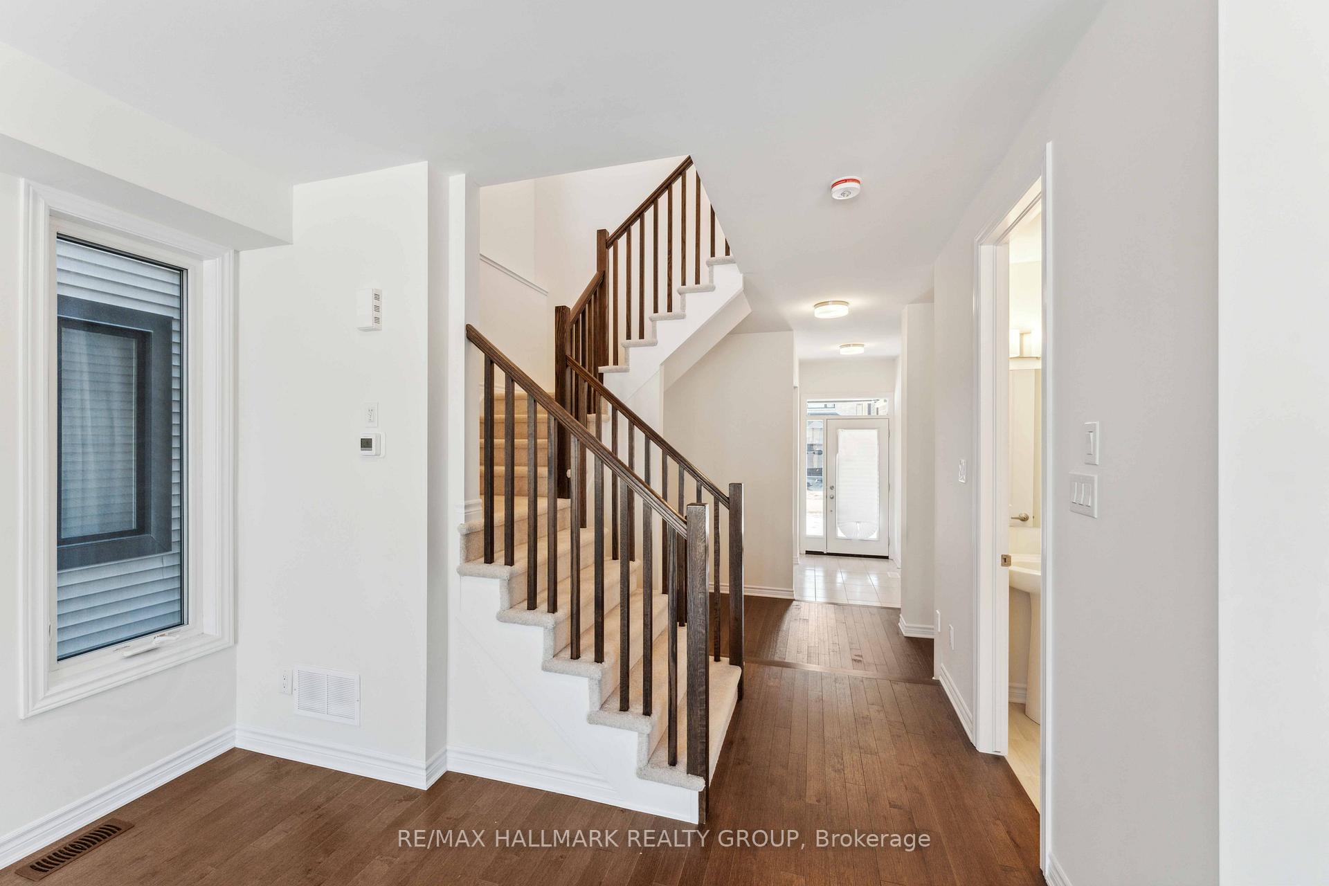 Photo 3 of 848 Snap Hook Crescent W, Ottawa, Barrhaven - Half Moon Bay — HOMEH