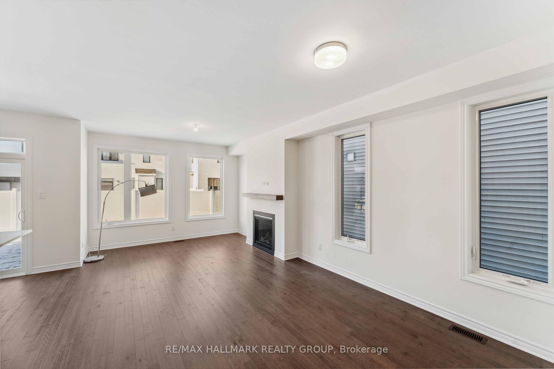 Photo 4 of 848 Snap Hook Crescent W, Ottawa, Barrhaven - Half Moon Bay — HOMEH