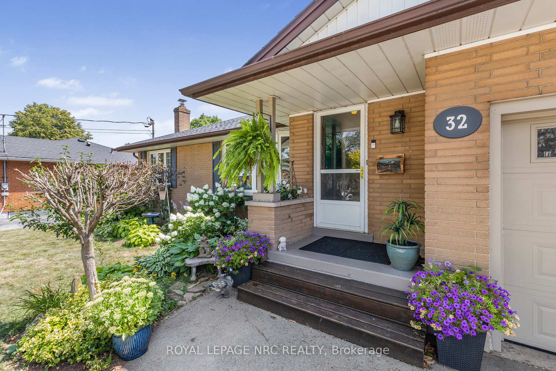Photo 3 of 32 Whittaker Avenue, Grimsby, Grimsby Beach — HOMEH