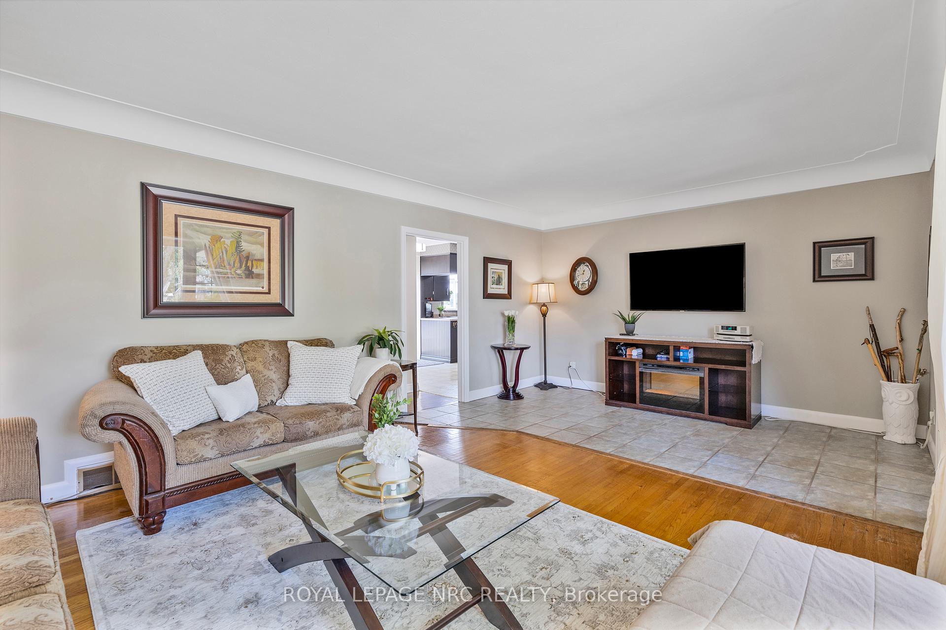 Photo 4 of 32 Whittaker Avenue, Grimsby, Grimsby Beach — HOMEH
