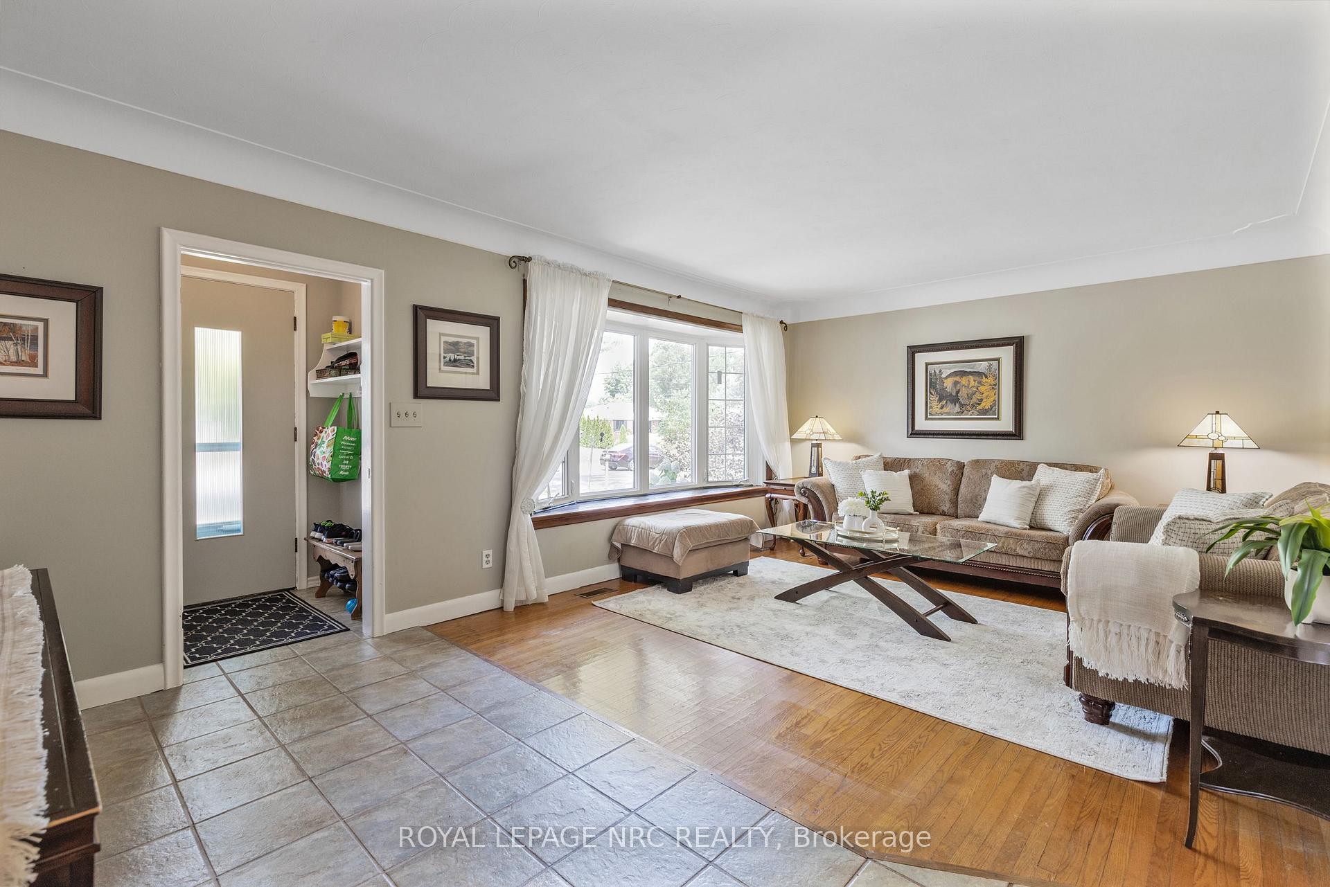 Photo 5 of 32 Whittaker Avenue, Grimsby, Grimsby Beach — HOMEH