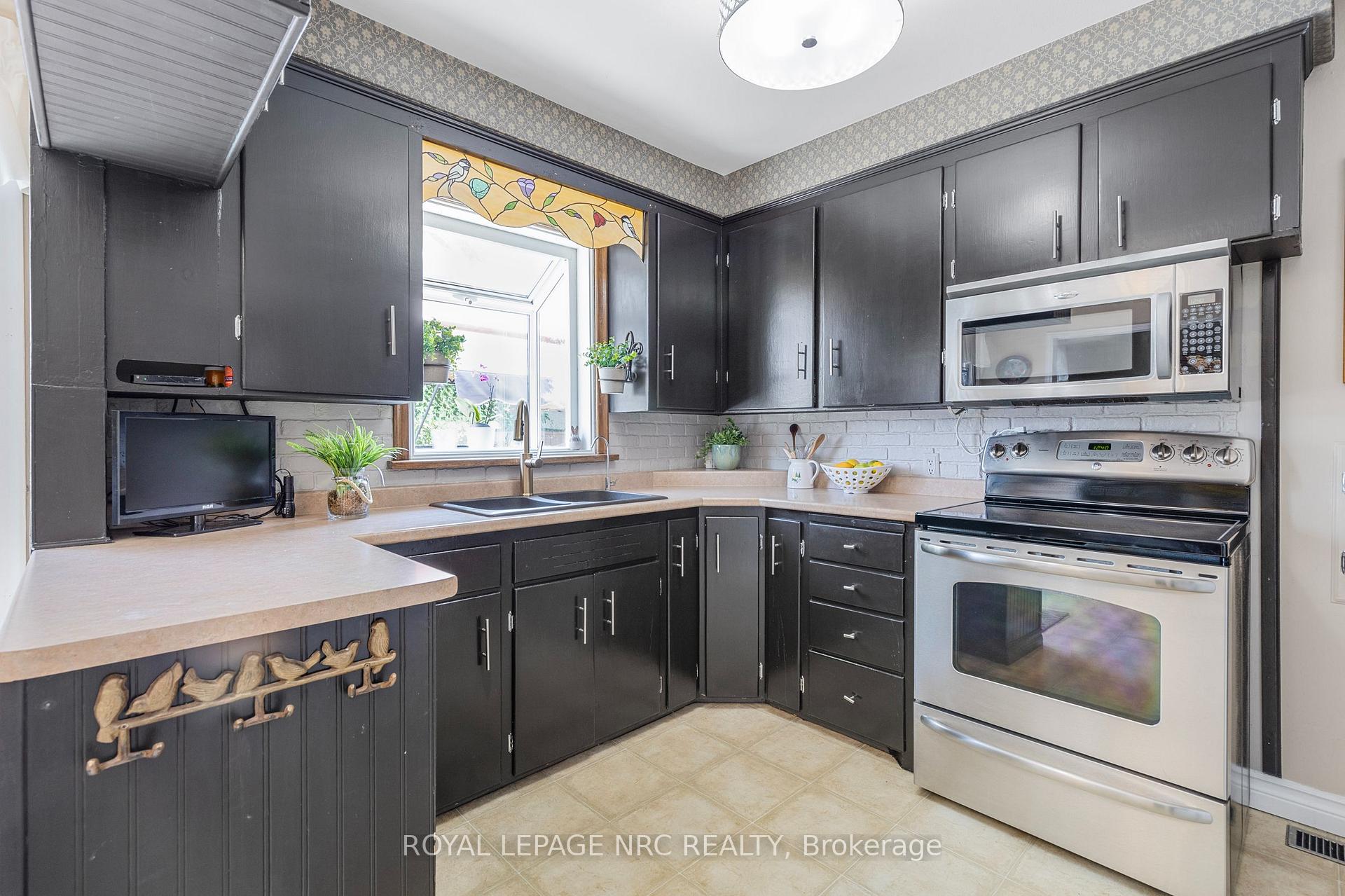 Photo 7 of 32 Whittaker Avenue, Grimsby, Grimsby Beach — HOMEH