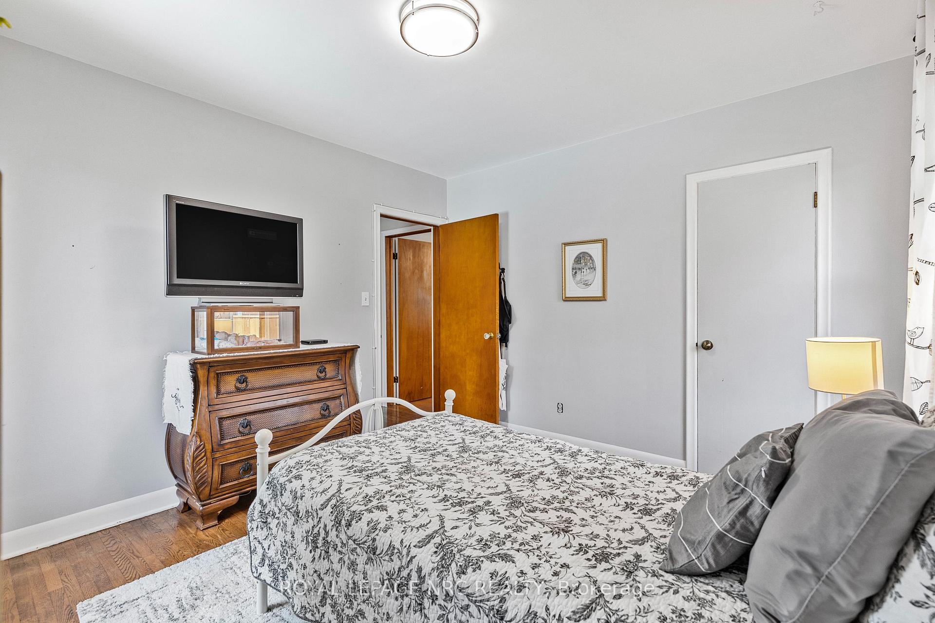 Photo 14 of 32 Whittaker Avenue, Grimsby, Grimsby Beach — HOMEH