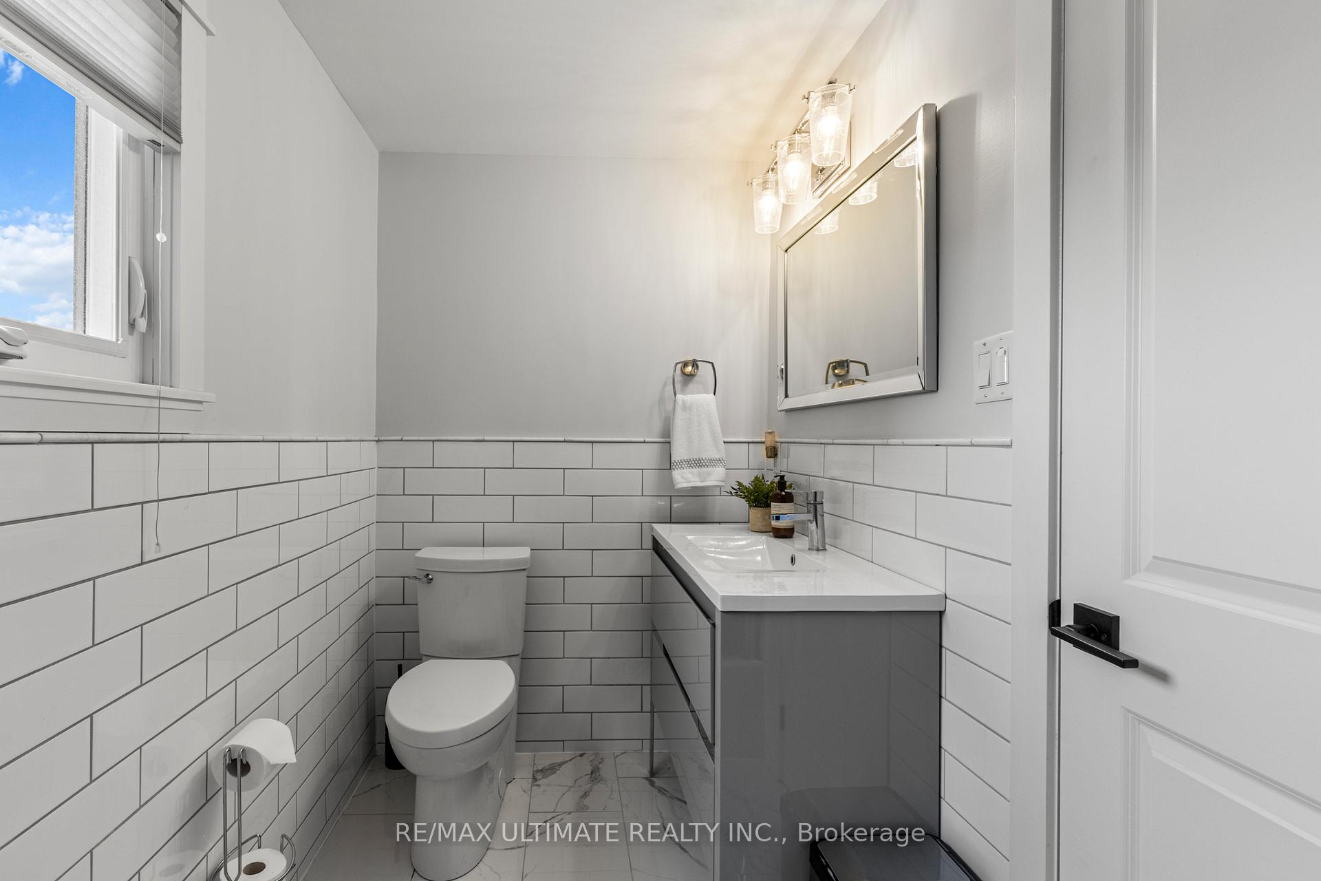 Photo 2 of 2113 Headon Forest Drive, Burlington, Headon — HOMEH