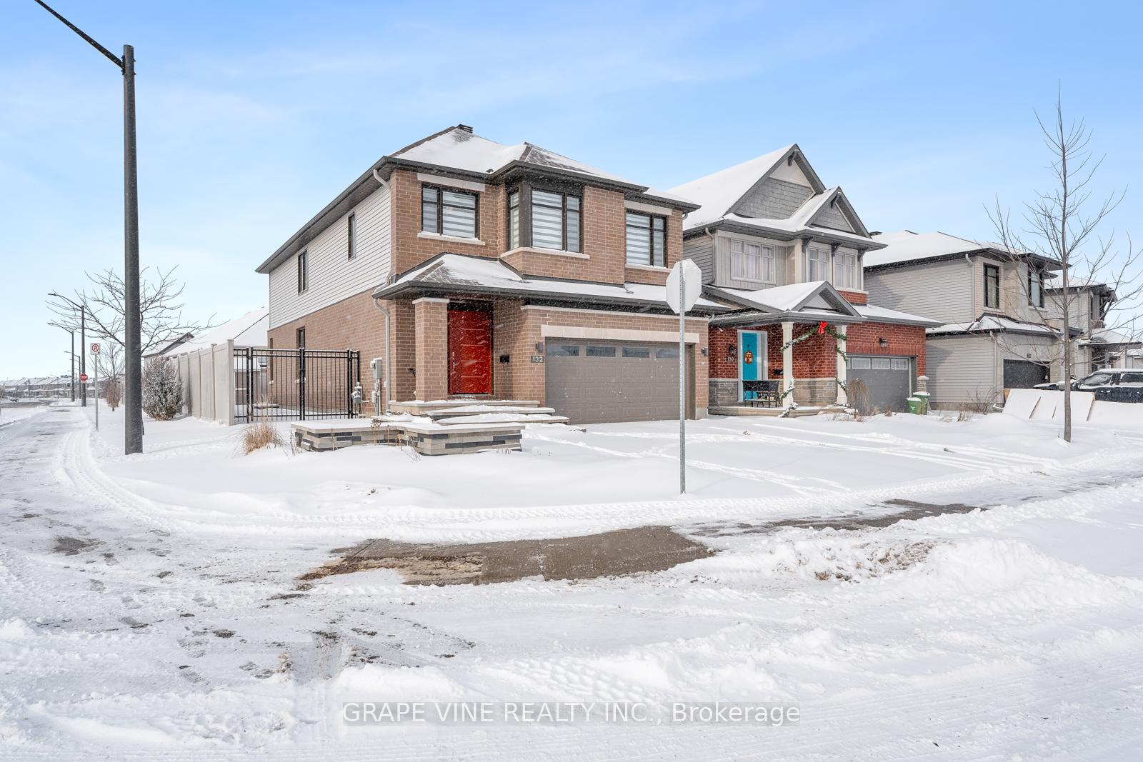 Photo 3 of 132 Pathfinder Way, Ottawa, Riverside South/Gloucester Glen — HOMEH