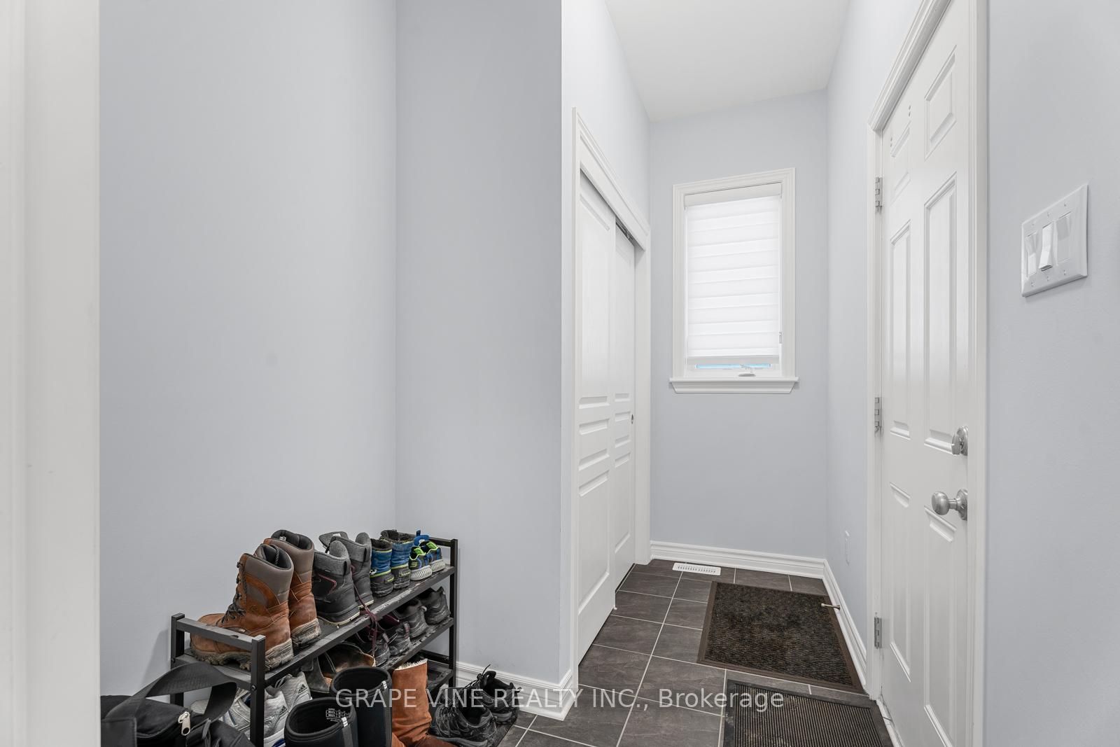 Photo 8 of 132 Pathfinder Way, Ottawa, Riverside South/Gloucester Glen — HOMEH