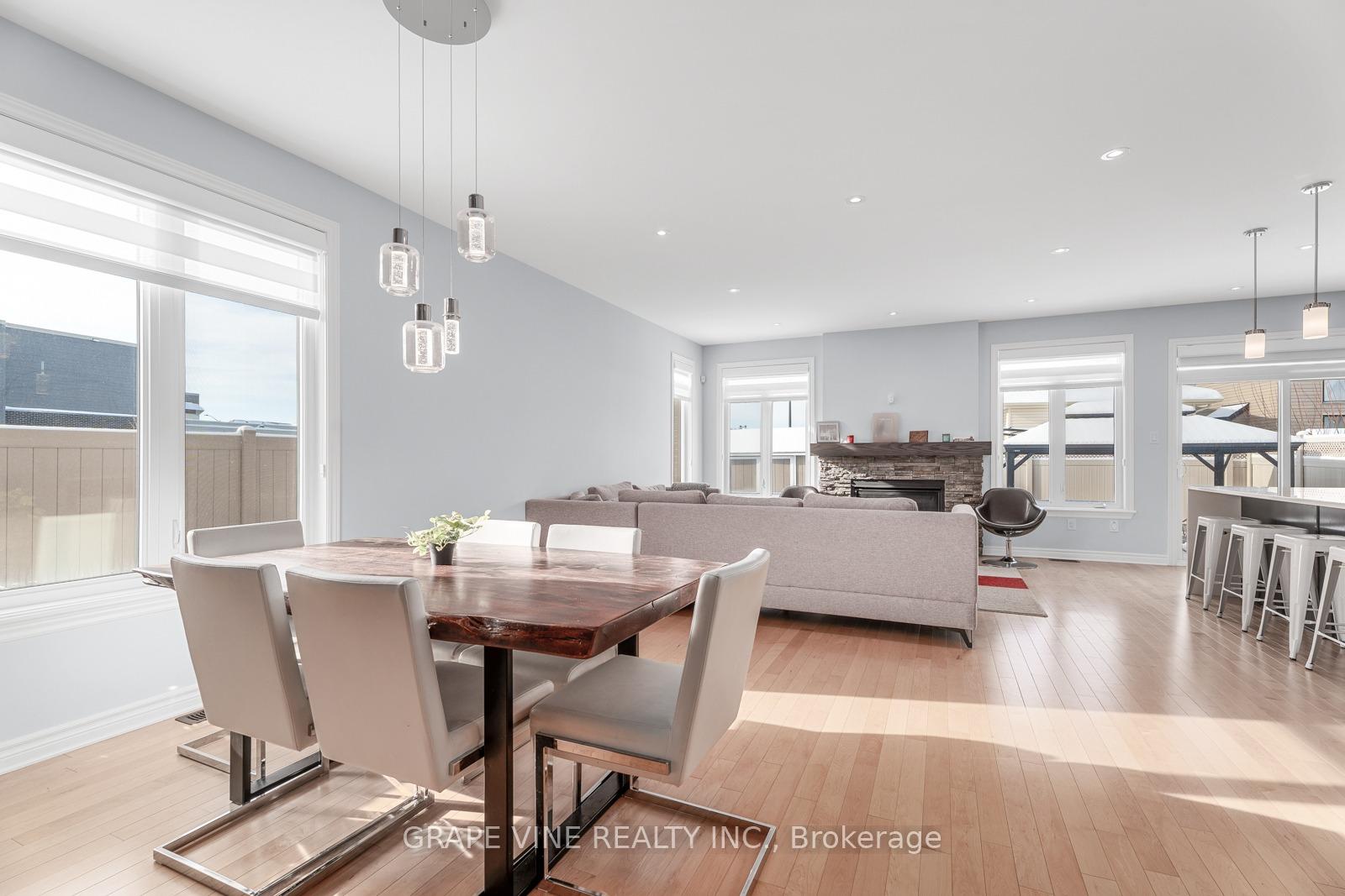 Photo 11 of 132 Pathfinder Way, Ottawa, Riverside South/Gloucester Glen — HOMEH