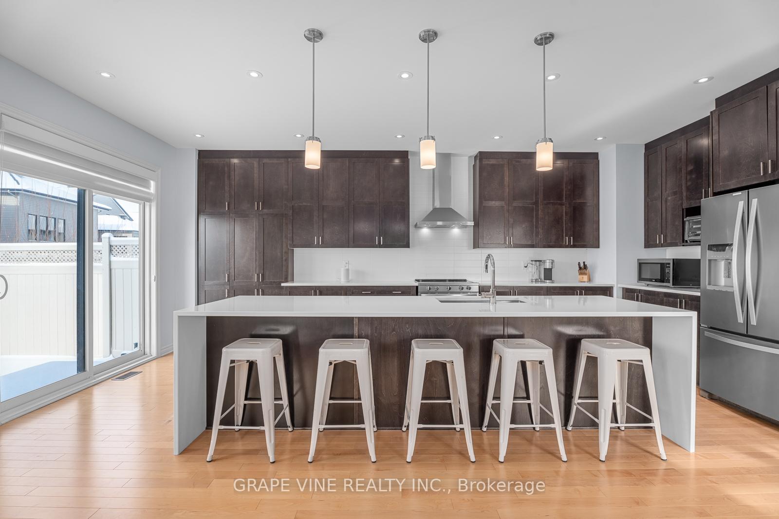Photo 13 of 132 Pathfinder Way, Ottawa, Riverside South/Gloucester Glen — HOMEH
