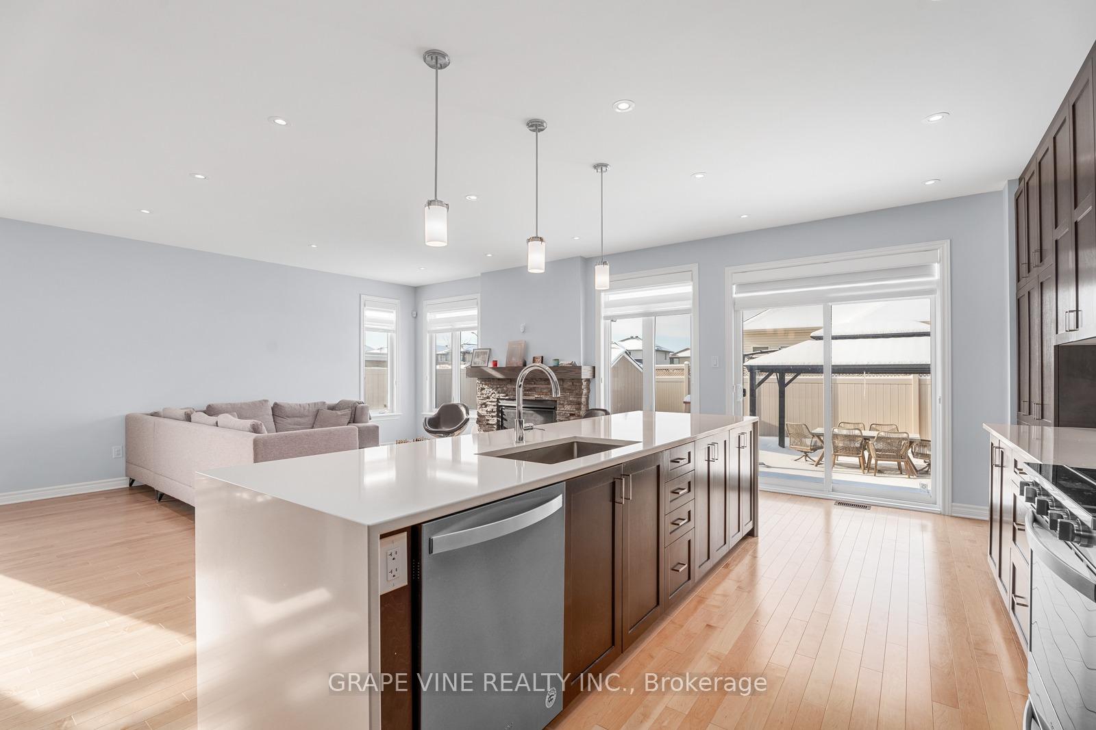 Photo 15 of 132 Pathfinder Way, Ottawa, Riverside South/Gloucester Glen — HOMEH