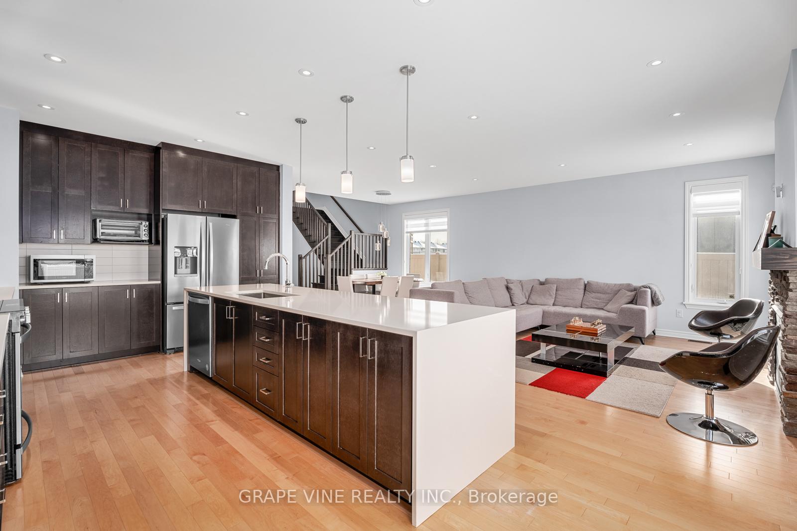 Photo 16 of 132 Pathfinder Way, Ottawa, Riverside South/Gloucester Glen — HOMEH