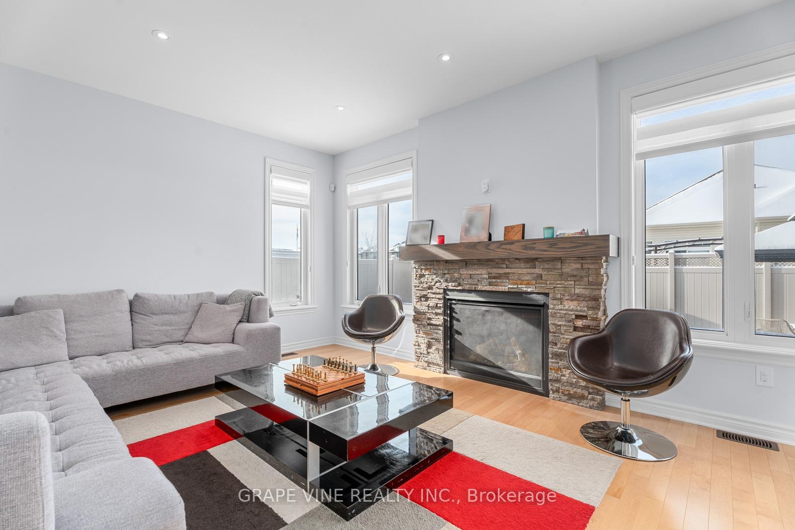 Photo 17 of 132 Pathfinder Way, Ottawa, Riverside South/Gloucester Glen — HOMEH