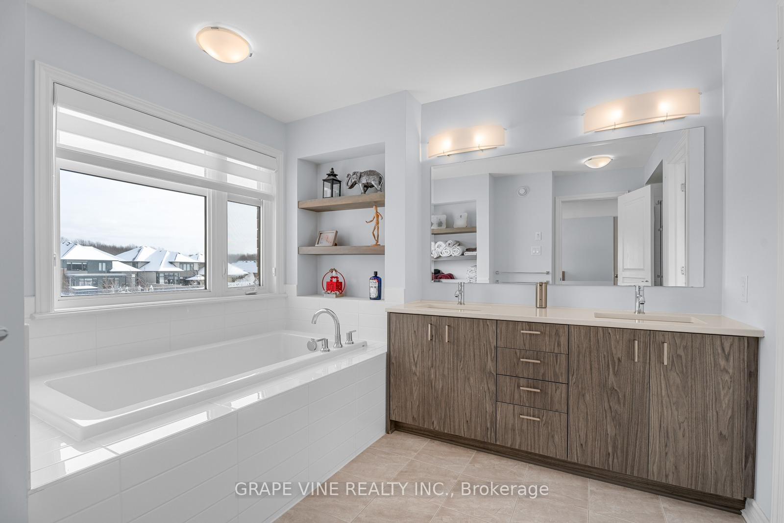 Photo 23 of 132 Pathfinder Way, Ottawa, Riverside South/Gloucester Glen — HOMEH