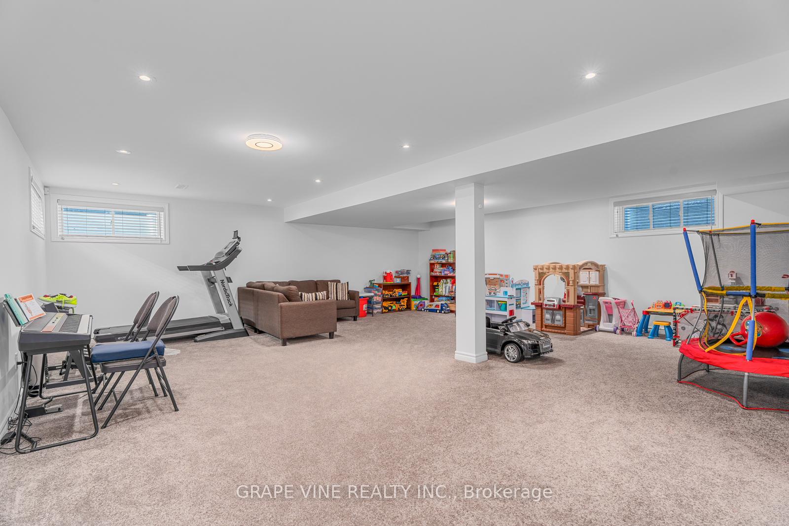 Photo 32 of 132 Pathfinder Way, Ottawa, Riverside South/Gloucester Glen — HOMEH