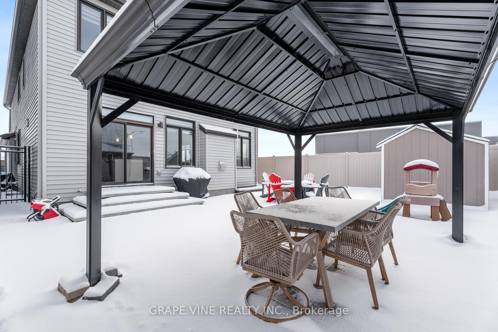 Photo 36 of 132 Pathfinder Way, Ottawa, Riverside South/Gloucester Glen — HOMEH