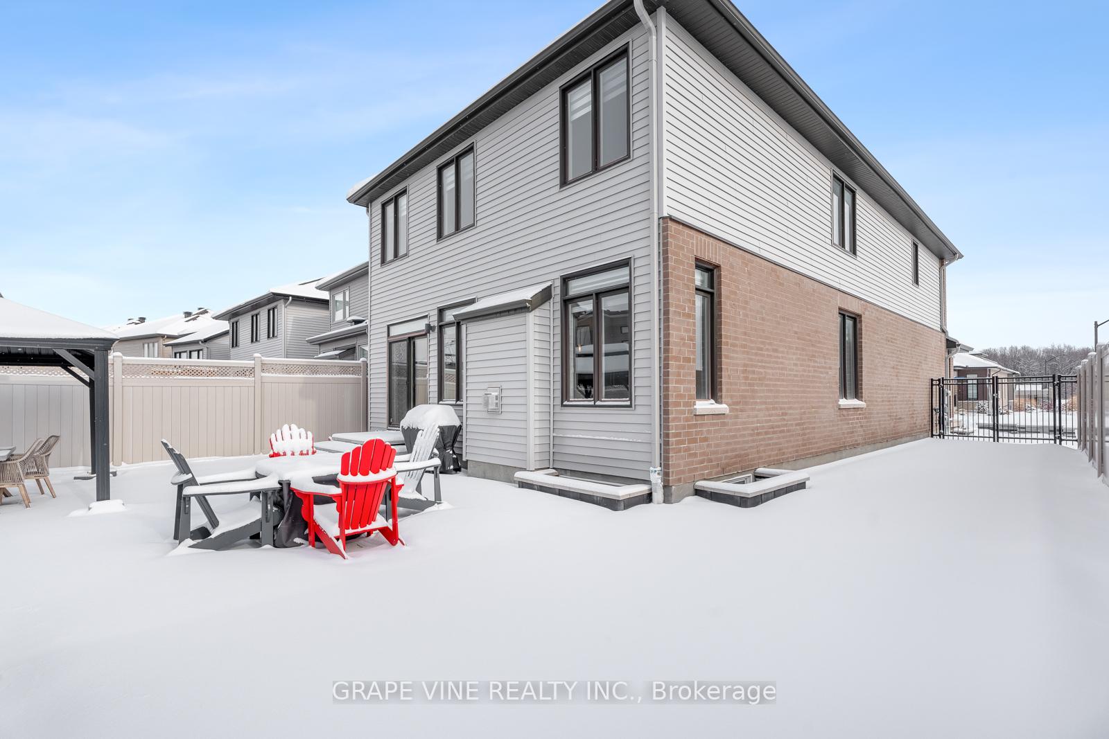 Photo 37 of 132 Pathfinder Way, Ottawa, Riverside South/Gloucester Glen — HOMEH