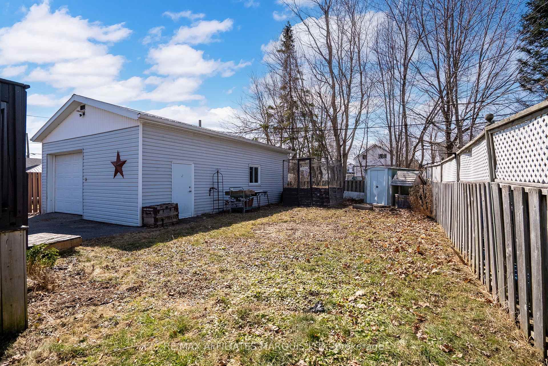 Photo 3 of 1106 Daly Avenue, Cornwall — HOMEH