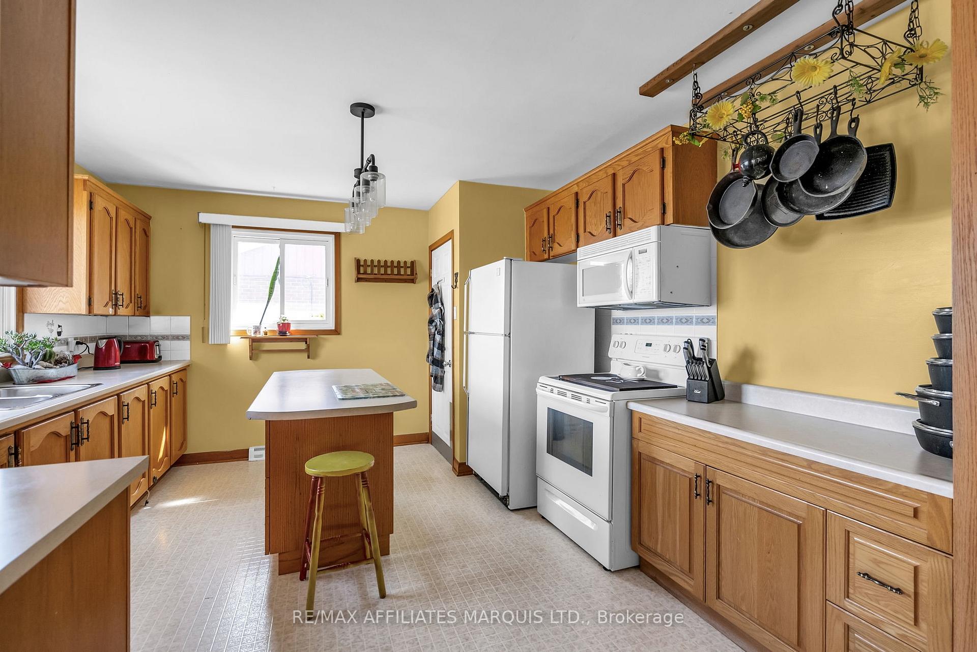 Photo 8 of 1106 Daly Avenue, Cornwall — HOMEH