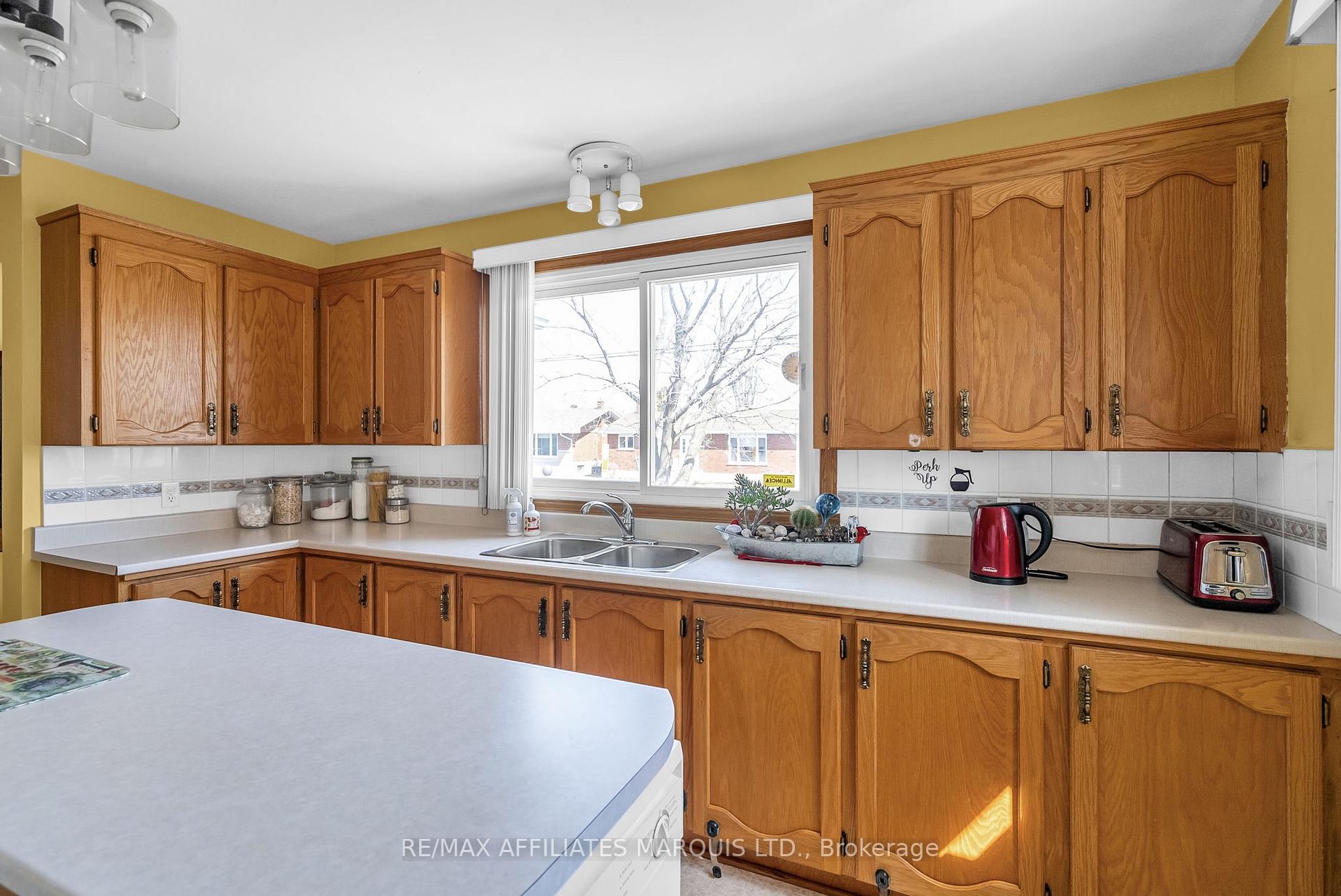 Photo 10 of 1106 Daly Avenue, Cornwall — HOMEH