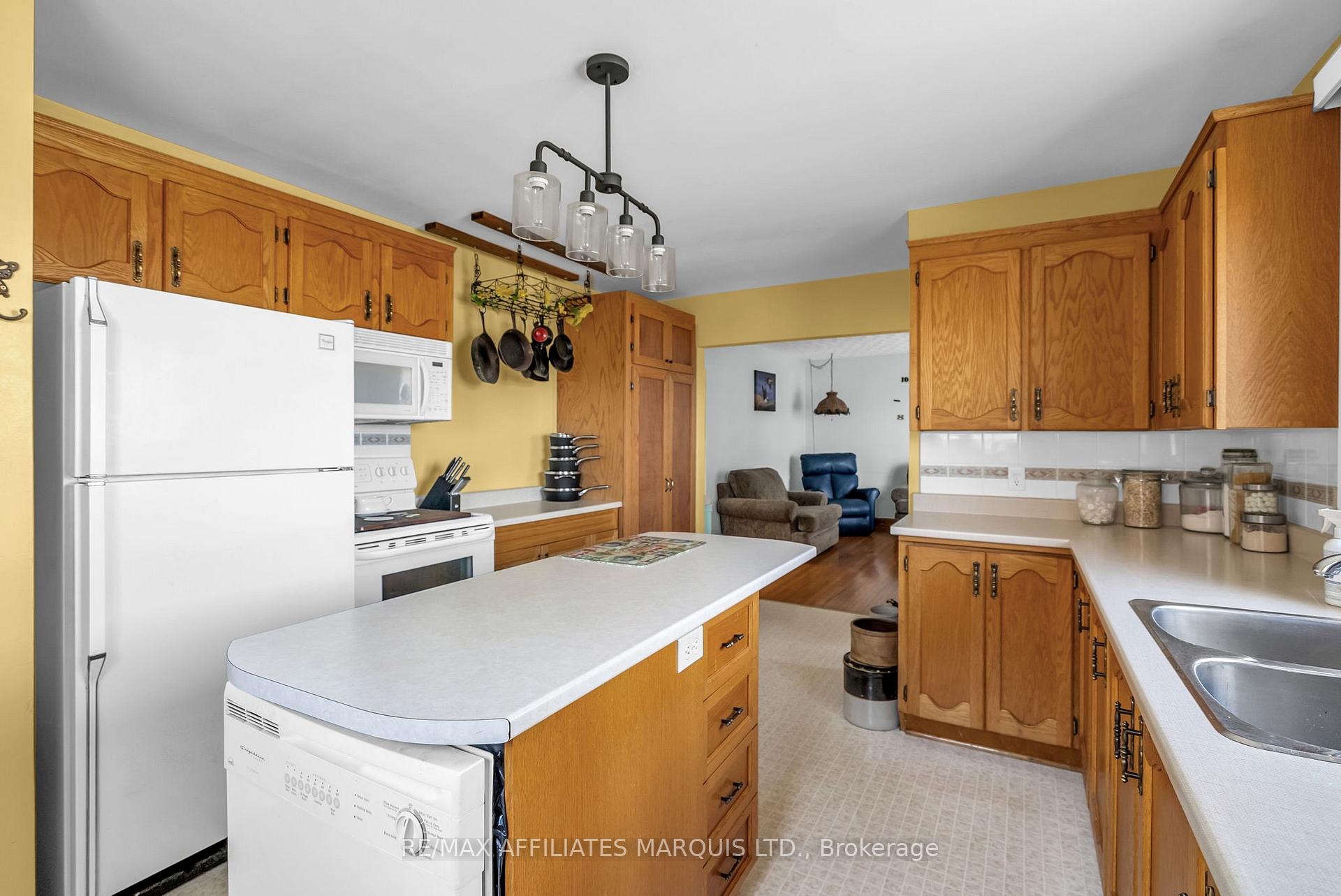 Photo 11 of 1106 Daly Avenue, Cornwall — HOMEH