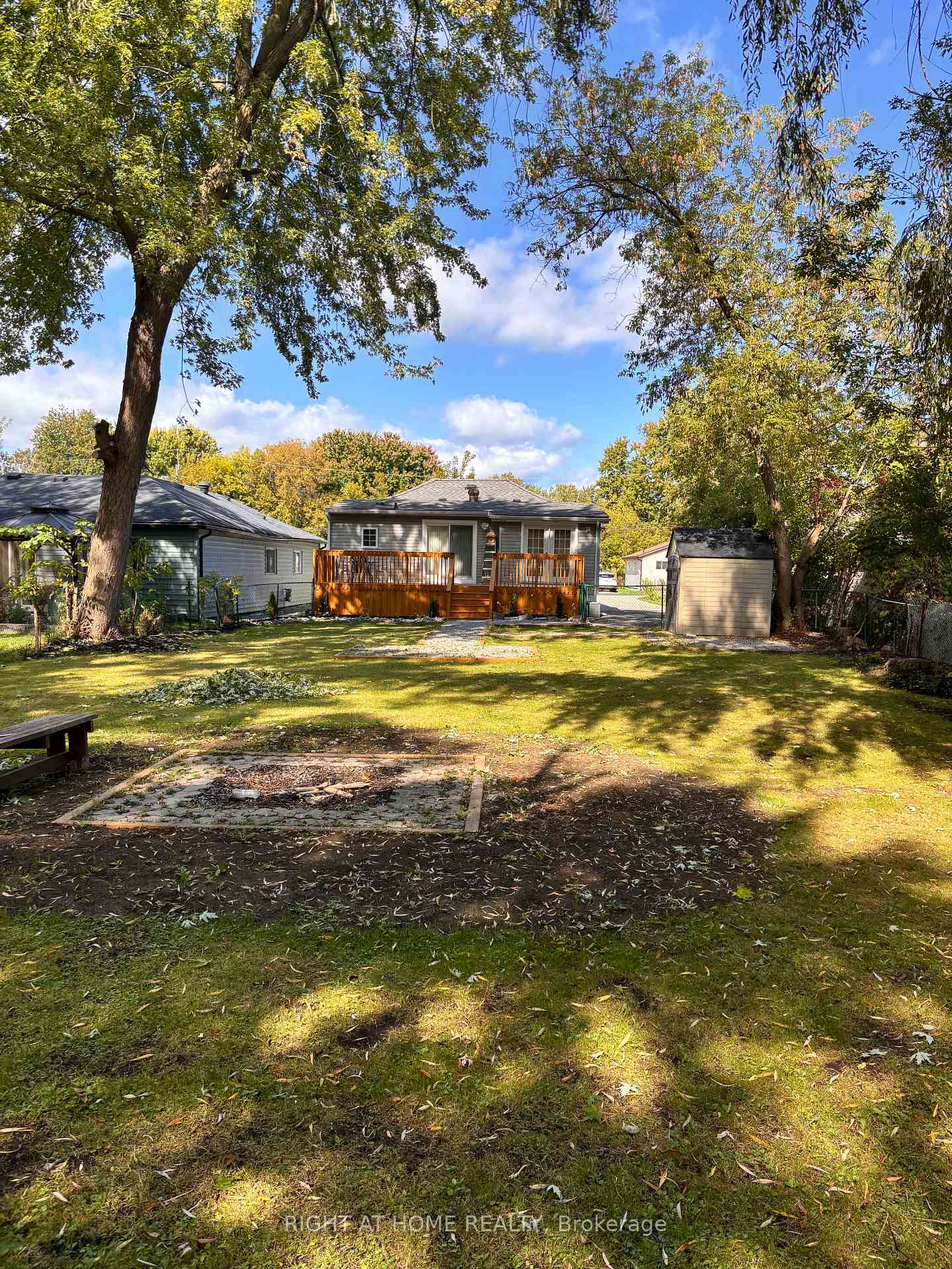 Photo 2 of 239 Royal Road, Georgina, Keswick South — HOMEH