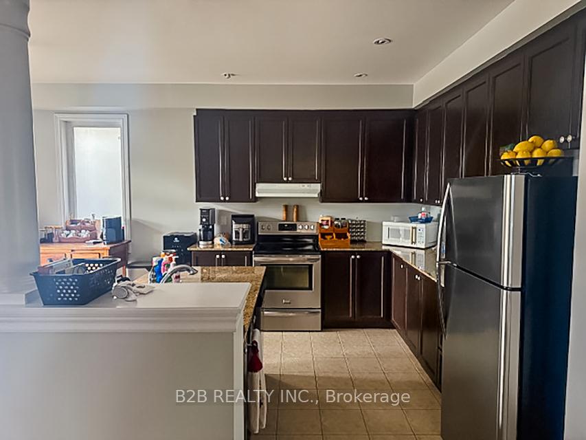 Photo 2 of 11 Woolacott Lane, Clarington, Bowmanville — HOMEH