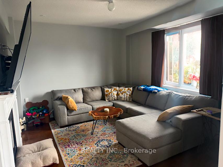 Photo 4 of 11 Woolacott Lane, Clarington, Bowmanville — HOMEH