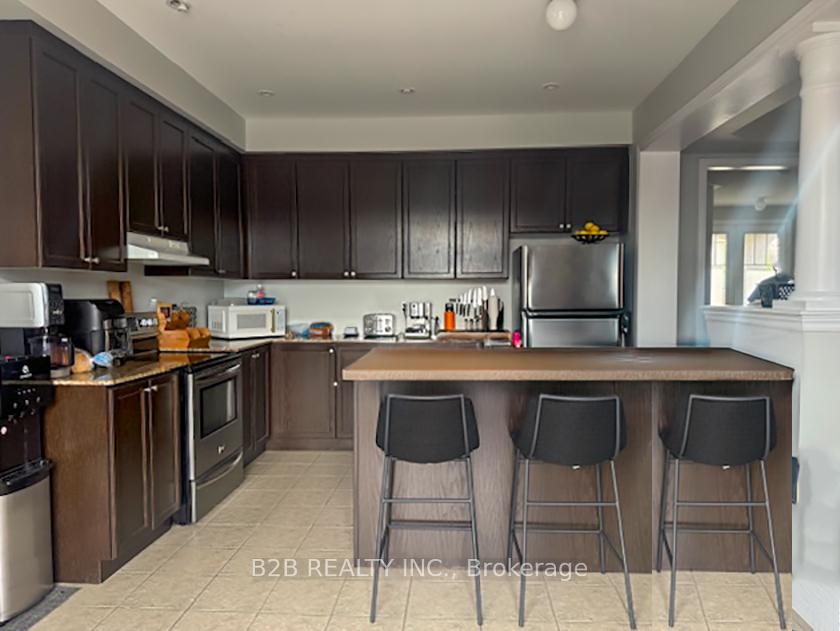 Photo 5 of 11 Woolacott Lane, Clarington, Bowmanville — HOMEH