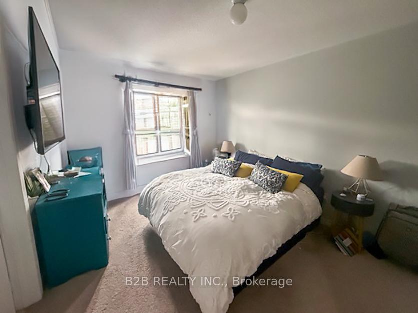 Photo 8 of 11 Woolacott Lane, Clarington, Bowmanville — HOMEH