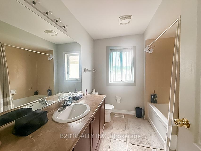 Photo 9 of 11 Woolacott Lane, Clarington, Bowmanville — HOMEH
