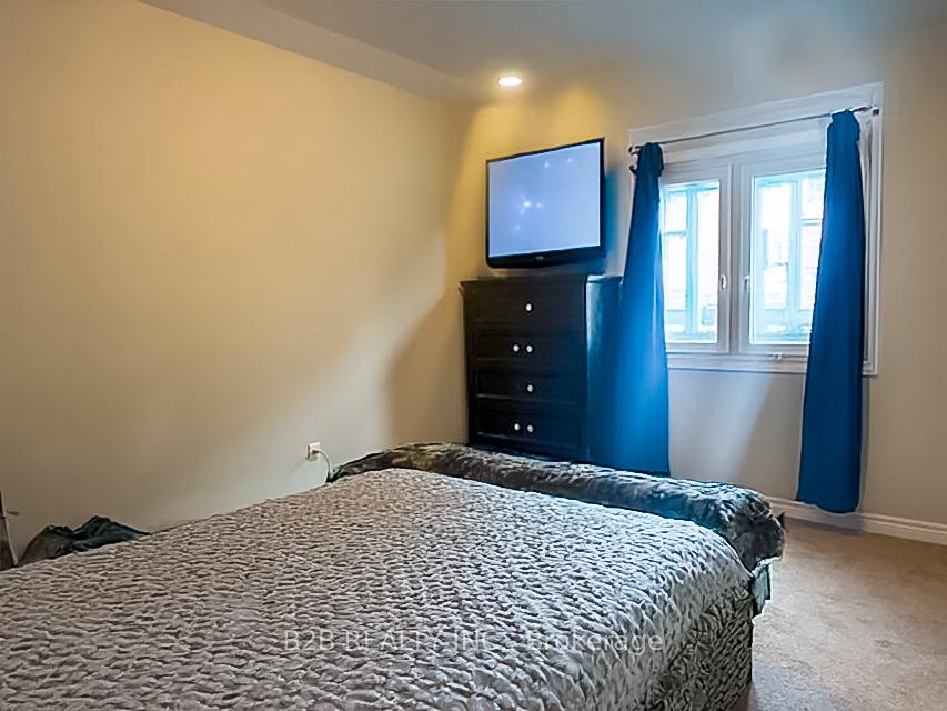 Photo 10 of 11 Woolacott Lane, Clarington, Bowmanville — HOMEH