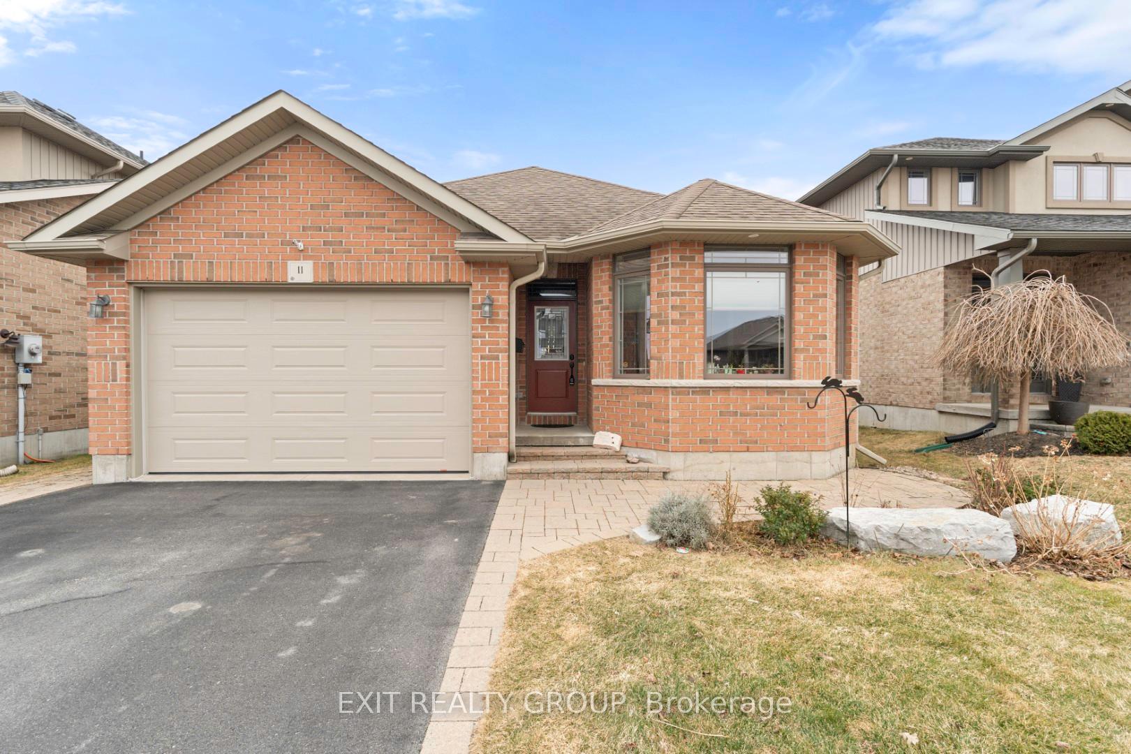 Photo 2 of 11 Cavendish Drive, Belleville, Thurlow Ward — HOMEH