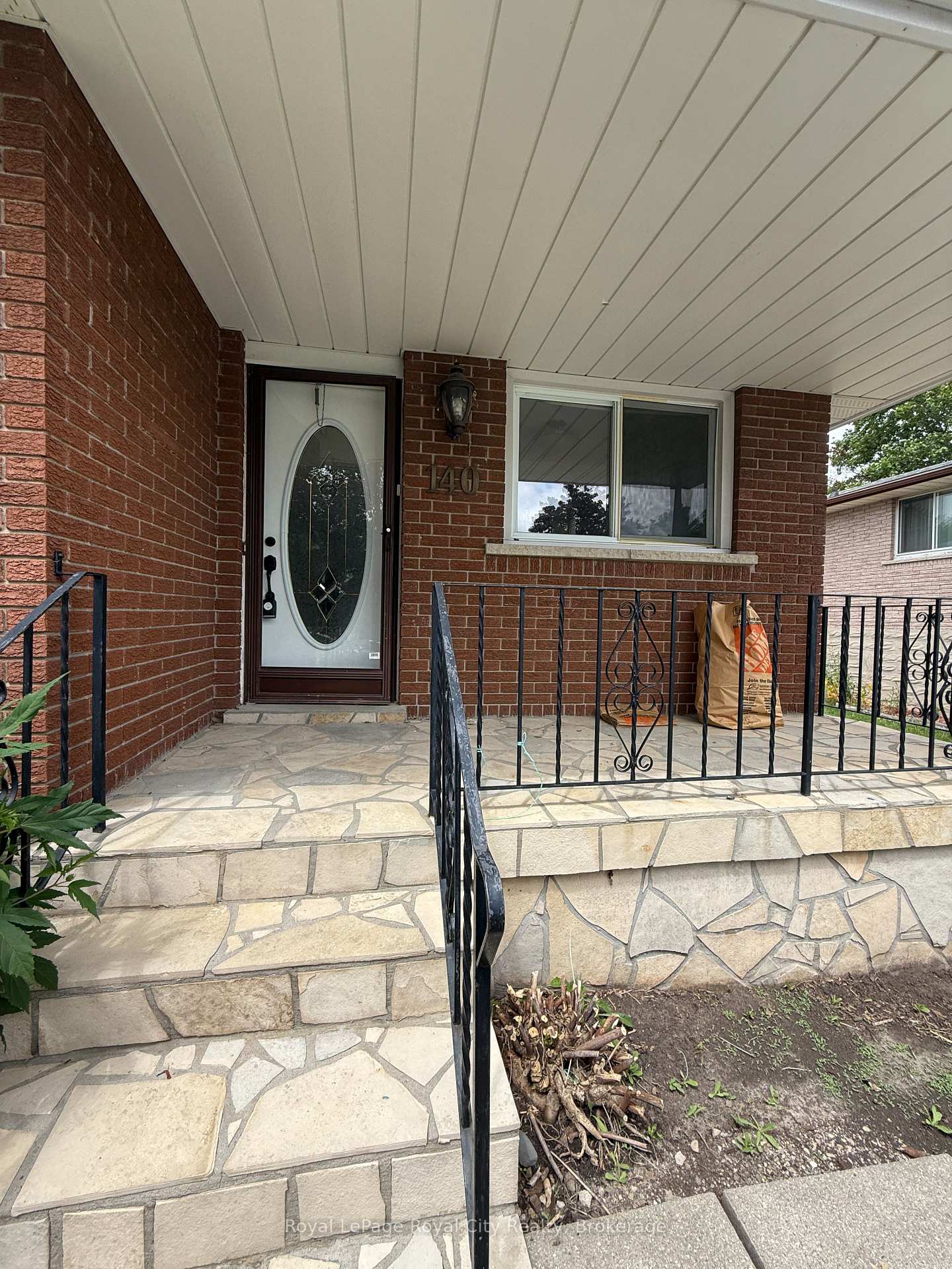 Photo 3 of 140 Brant Avenue, Guelph, Victoria North — HOMEH