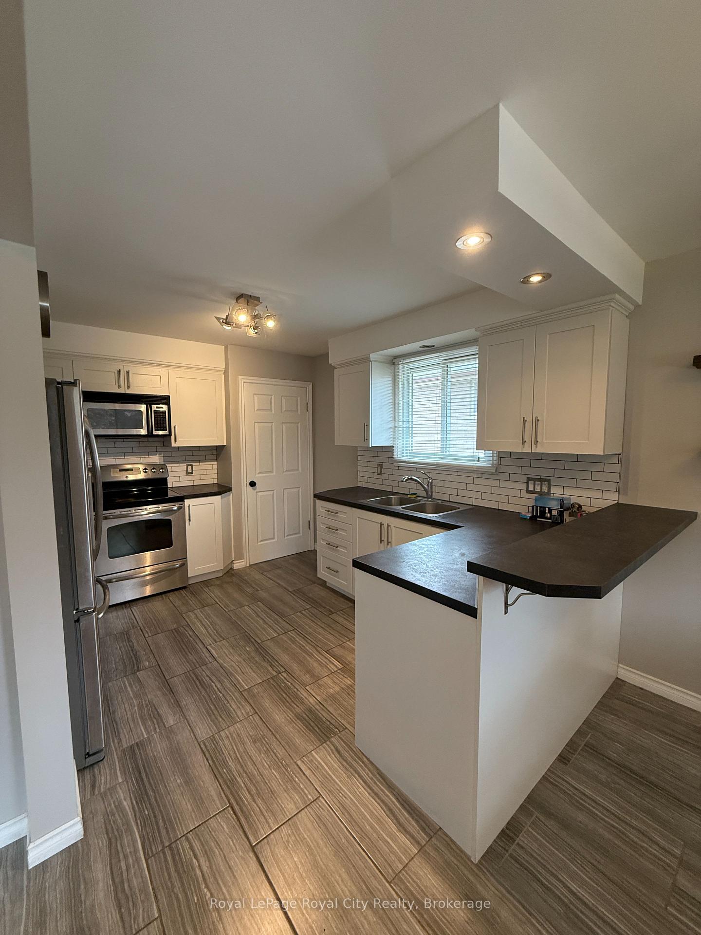 Photo 5 of 140 Brant Avenue, Guelph, Victoria North — HOMEH