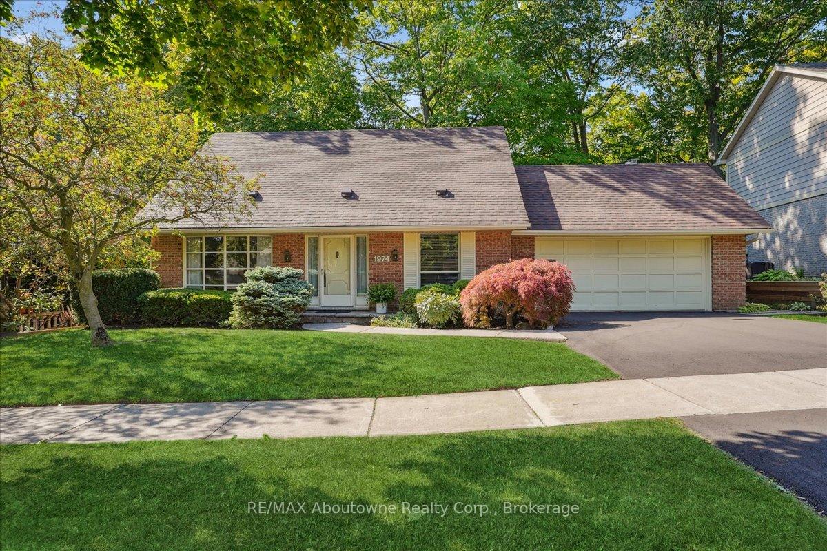 Photo 4 of 1974 Kern's Road, Burlington, Tyandaga — HOMEH
