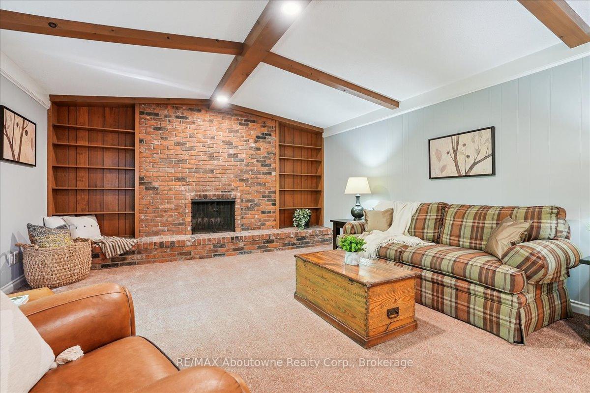 Photo 19 of 1974 Kern's Road, Burlington, Tyandaga — HOMEH