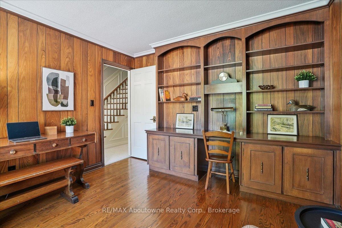 Photo 22 of 1974 Kern's Road, Burlington, Tyandaga — HOMEH