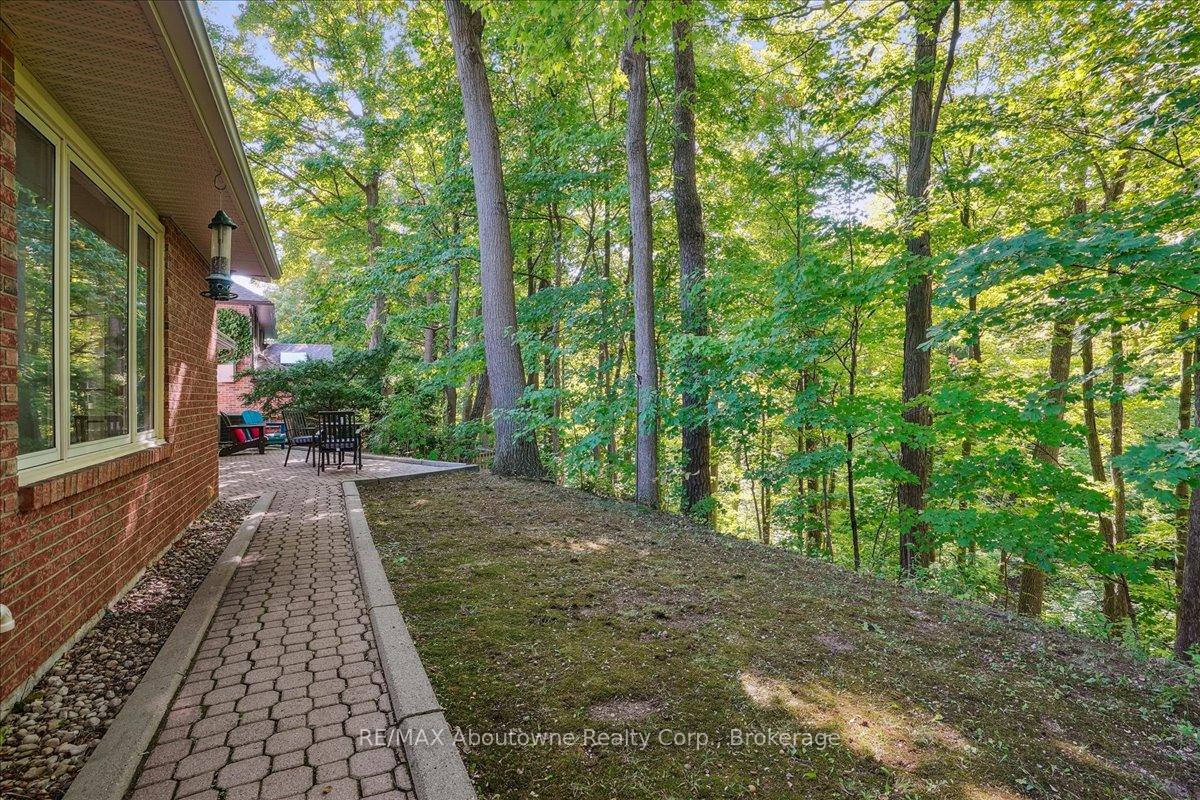 Photo 34 of 1974 Kern's Road, Burlington, Tyandaga — HOMEH