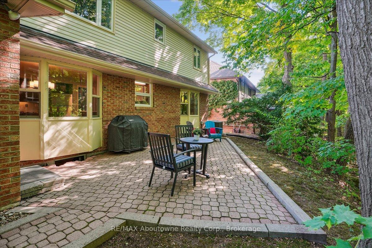 Photo 36 of 1974 Kern's Road, Burlington, Tyandaga — HOMEH