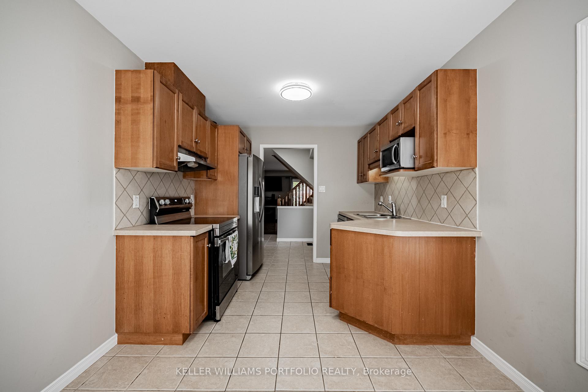 Photo 4 of 90 Magnolia Crescent, Grimsby, Grimsby West — HOMEH