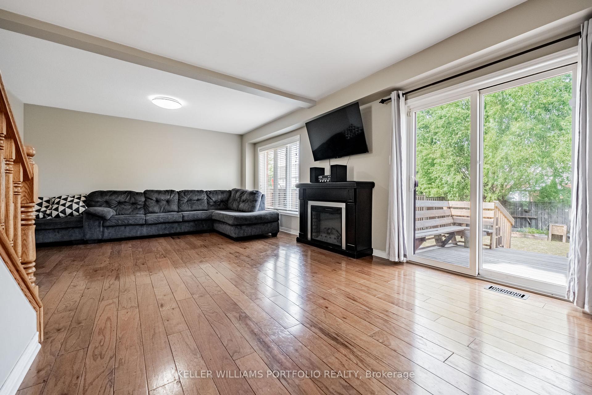 Photo 9 of 90 Magnolia Crescent, Grimsby, Grimsby West — HOMEH
